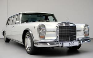 Mercedes-Benz 600 4-Door Pullman Limousine